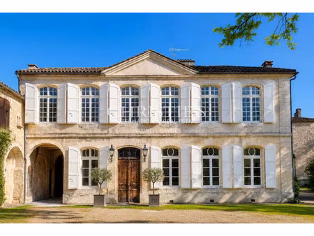 hôtel particulier à vendre dans le quartier est