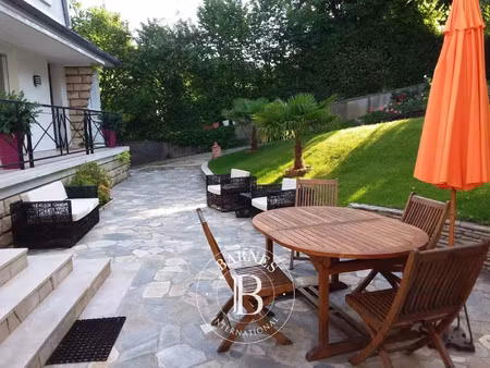 maison de luxe à vendre dans le quartier grandchamp