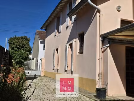 maison familiale avec jardin aux portes de l’hypercentre de tarbes