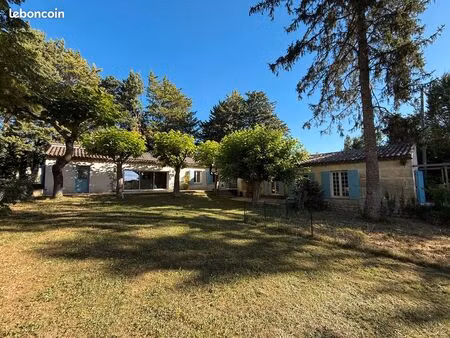 magnifique maison plain pied puyricard sur terrain 5000m2 piscine vue sainte victoire