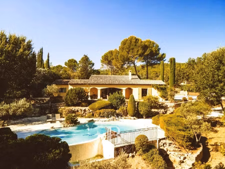 villa de luxe à vendre à cotignac