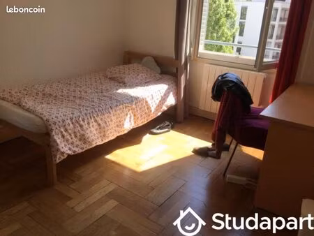 chambre 1 pièce 13 m²