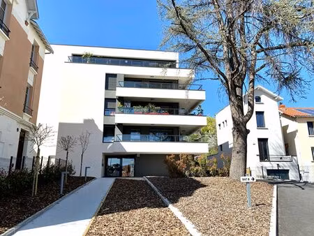 chamalières / f2 de 53 m2 à louer avec terrasse et box couvert !
