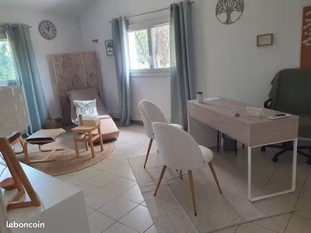 cabinet à louer (vide) à saint victoret
