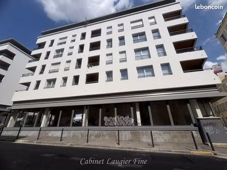 local commercial 156 m² marseille