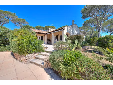 villa de luxe à vendre dans le quartier tour de mare