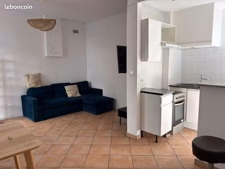 35 m2 en rez de chaussée avec cour à marseille 13006