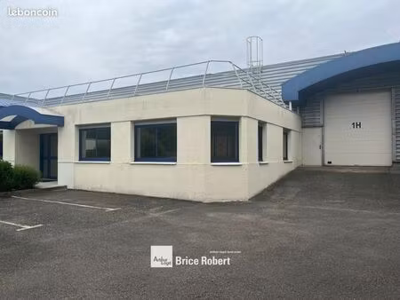 local d'activité 1 738 m²