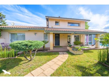 maison de luxe à vendre dans le quartier chante cigale