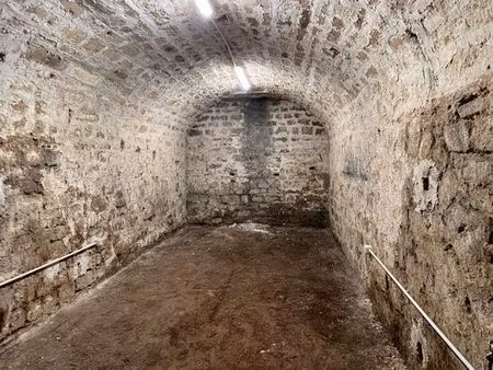 cave de 20m2 place vendôme