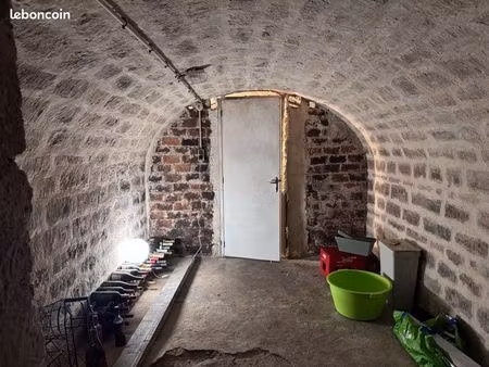 cave saine – 17 m² voûtée - stockage sécurisé – ménilmontant – idéale stockage