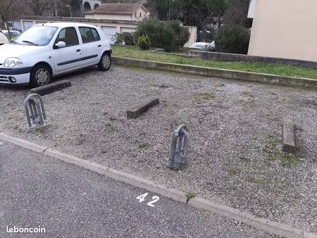 place parking proche fac et centre ville