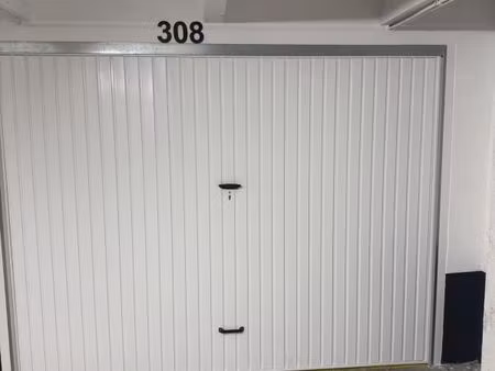 garage/box 17 m² paris