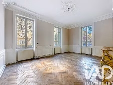 local 157 m² lyon