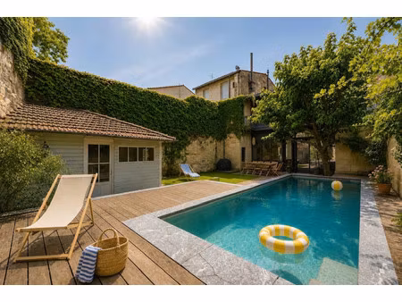 maison de luxe à vendre dans le quartier capucins-saint michel-nansouty-saint genès