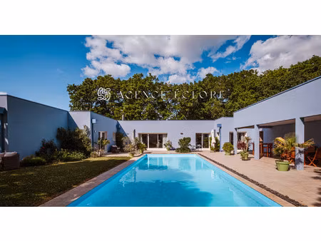villa de luxe à vendre dans le quartier centre ville