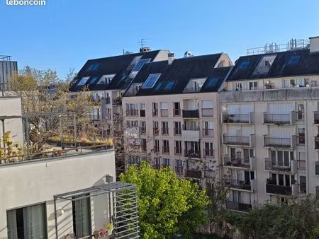 avenue de la république  lumineux 80m2  3 chambres  sur cour  vue dégagée  3e ascenceur