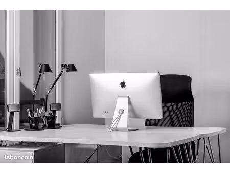 bureau fermé dans une agence de design