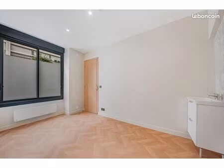 cabinet de consultation de 10 m² – entièrement rénové – paris 19e (jaurès / secrétan)