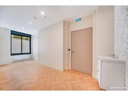 cabinet de consultation de 13 5 m² – entièrement rénové – paris 19e (jaurès / secrétan)