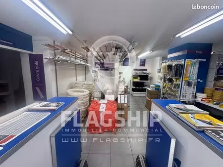 local commercial 141 m² paris