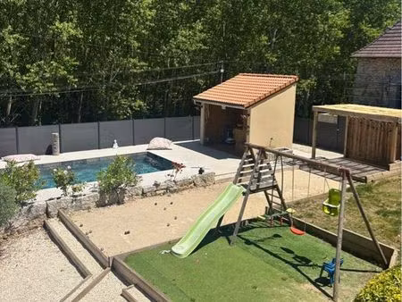 bâtisse en pierre entièrement rénovée