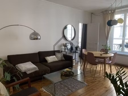 deux pieces meublees de 50 m²