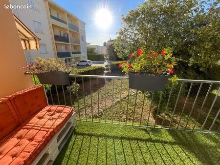 le pradet – t3 entièrement rénové avec balcon  garage et cave
