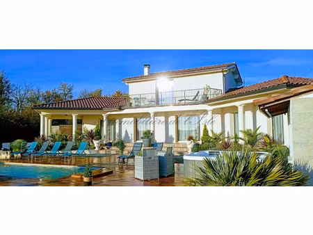 maison de luxe à vendre à saint-privat-des-prés