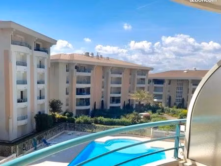 appartement a vendre residence avec piscine frejus