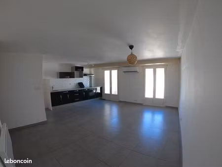 appartement avec terrasse environ 80 m2 hors carrez (environ 60 m2 carrez)