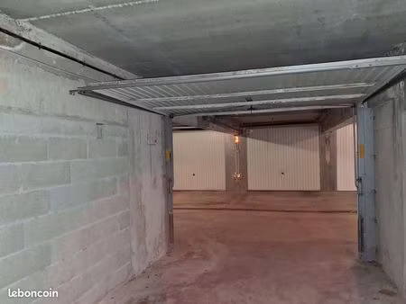 à vendre : garage fermé de 15 m²