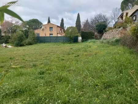terrain 1 044 m² flayosc