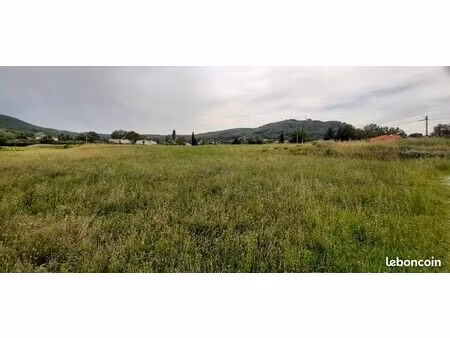 terrain 1 067 m² salernes