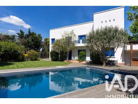 maison de luxe à vendre dans le quartier périphérique