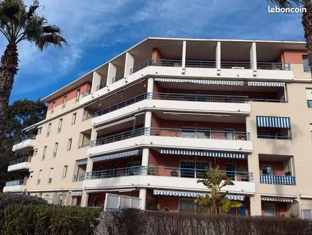 fréjus 3 p  66m2 quartier hôpital dernier étage