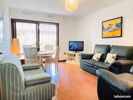 appartement 2 pièces de 49 m² avec terrasse  jardinet  parking privé et cave – piscine