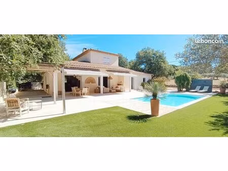 villa récente avec piscine 150 m2