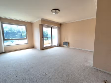 spacieux appartement de 4 pieces situe dans une residence re