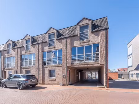 fris triplex appartement met groot dakterras en garage