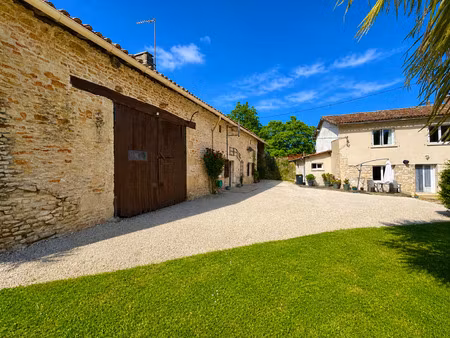propriété de caractère avec gîte  6 chambres et grange à rén