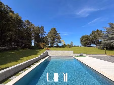 belle maison t6 de 215m2 sur 3680 m2 de terrain avec piscine