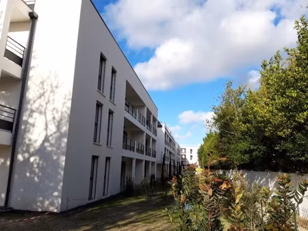 t3 avec balcon et parking à bordeaux