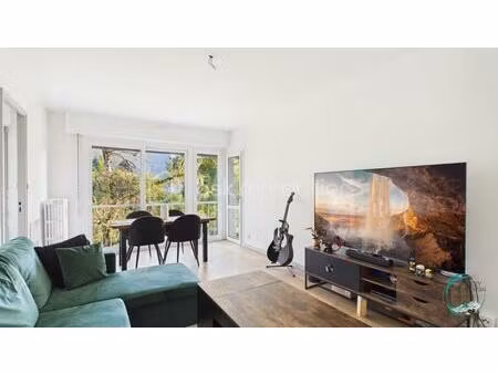 t4 lumineux avec balcon  vue montagnes et fort potentiel d'aménagement – cluses  secteur l
