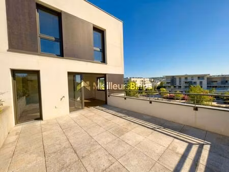 location duplex roof top  parking