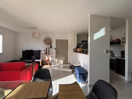 beau t2 meublé petite résidence la bretagne sainte clotilde