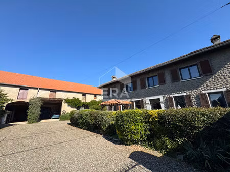 à vendre - bien d'exception en plein coeur de vic-en-bigorre