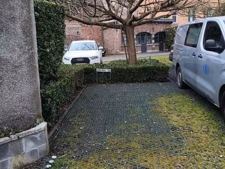 emplacement de parking sécurisé à ciel ouvert à louer à mons