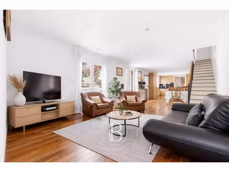 maison de luxe à vendre dans le quartier moutier