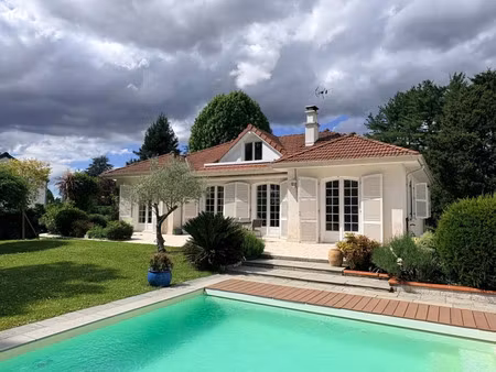 maison de luxe à vendre à bizanos